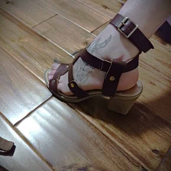 SENSUAL MADE IN ITALY 100% Natural Leather Ankle Strap Sandals Buckle Sz7.5 EUC - Picture 3 of 4